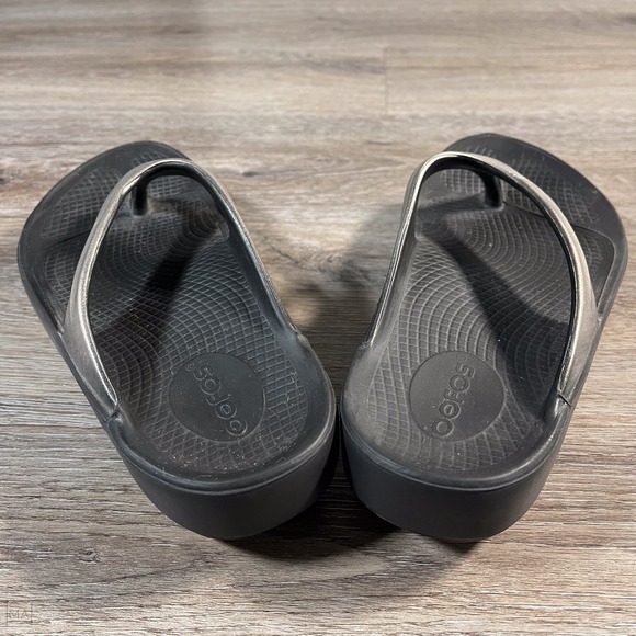 Oofos Women's Ooriginal Slippers Sandals Recovery Flip Flops 9	Blk/Metallic Gray - Picture 4 of 8